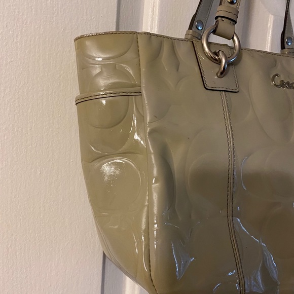 Coach - Picture 5 of 9